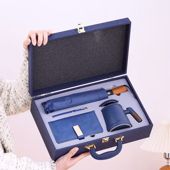 2023 Caricabatterie portatile personalizzato da 10000 mAh / Notebook A6 / Disco da 32 g U / Segnalibro in metallo / Penna / Cartella per biglietti da visita / Mouse Accessori da scrivania Set regalo elettronico